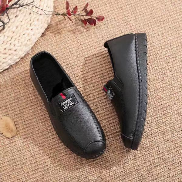 Flat bottomed wear-resistant shoes