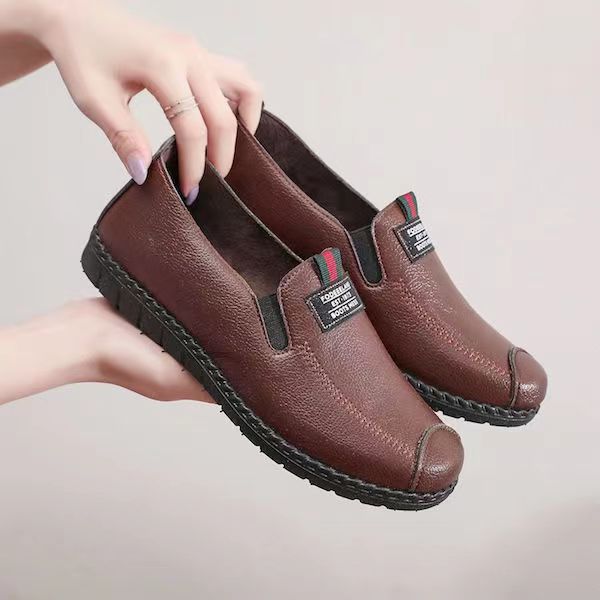 Flat bottomed wear-resistant shoes