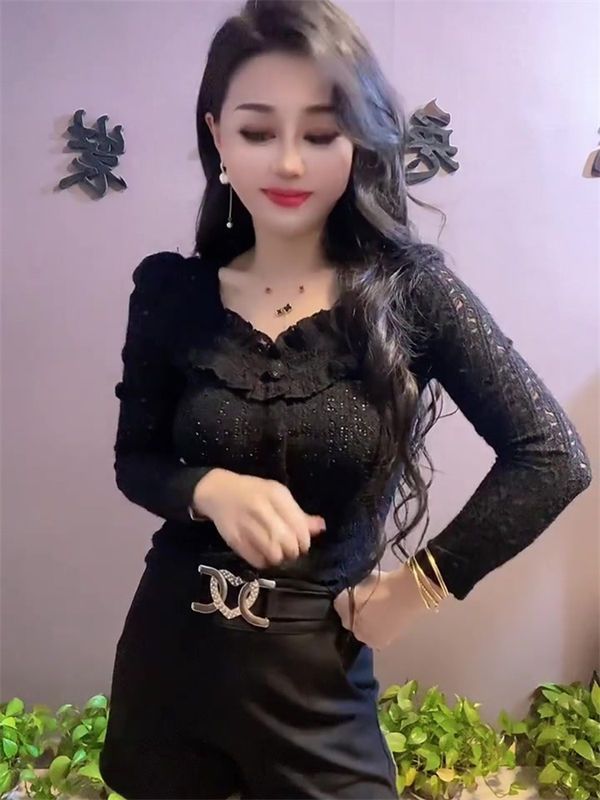 Fashion Lace Base Shirt for Women, New Spring Slim Fit, Chest-Enhancing Square Neck Short Top, Versatile Inner Layer Blouse