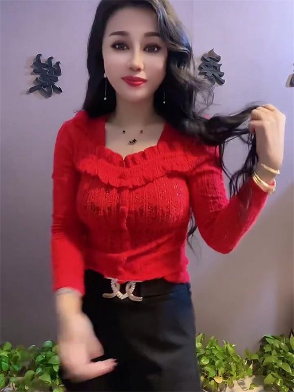 Fashion Lace Base Shirt for Women, New Spring Slim Fit, Chest-Enhancing Square Neck Short Top, Versatile Inner Layer Blouse